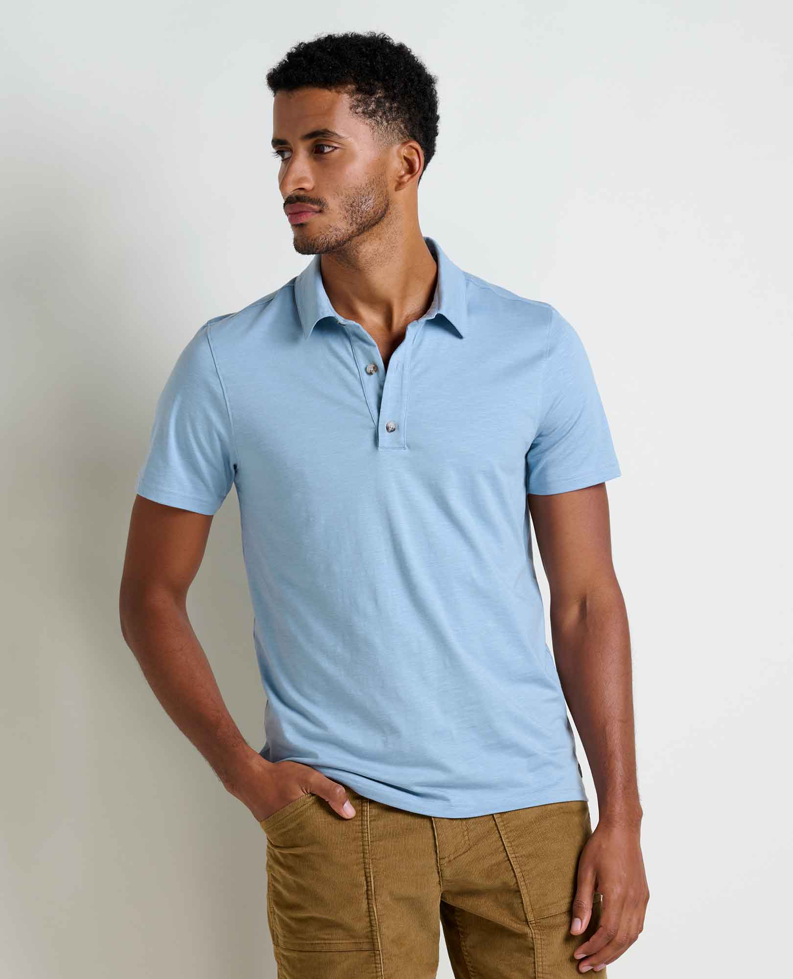 msg:Adom is 6'2" and is wearing a size medium.