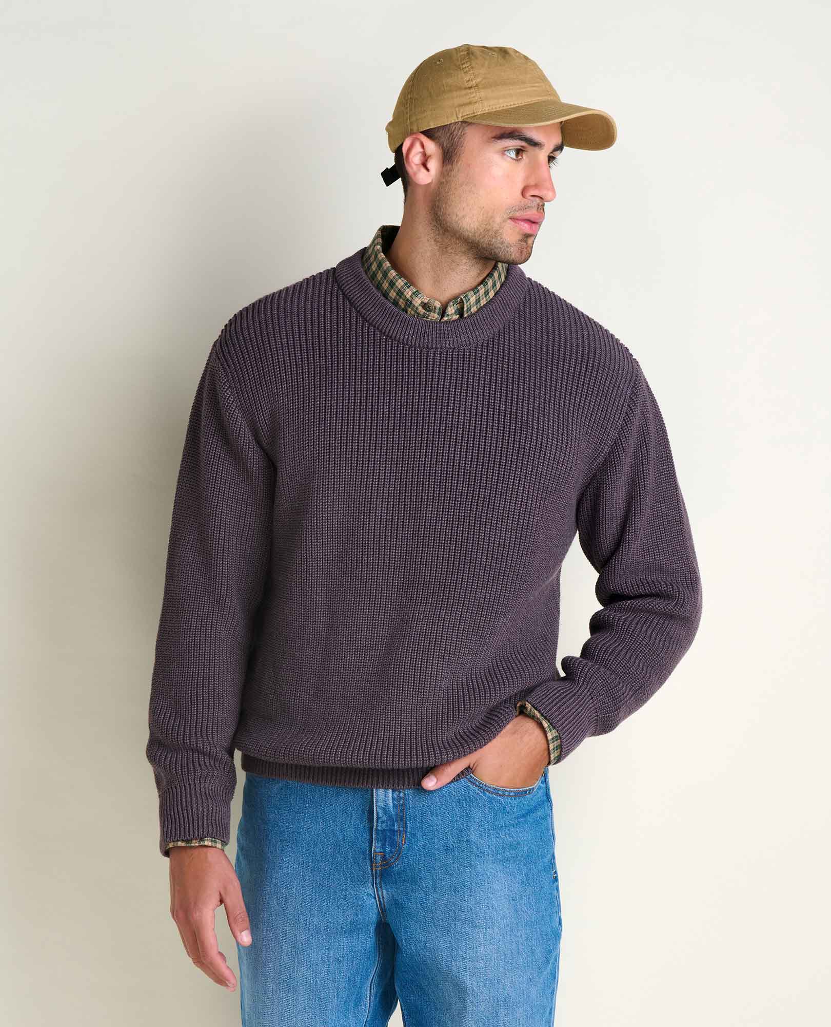 msg:Dale is 6'2" and is wearing a size medium.