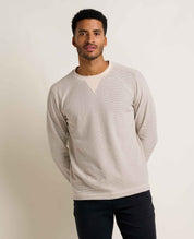 msg:Adom is 6'2" and is wearing a size medium.