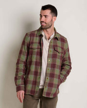 msg:Alessandro is 5'10 ½" and is wearing a size medium.
