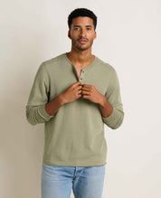 msg:Adom is 6'2" and is wearing a size medium.