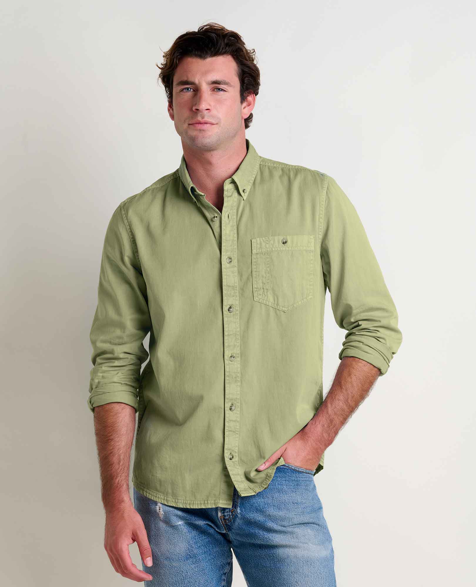 msg:Jacob is 6'1 ½" and is wearing a size medium.