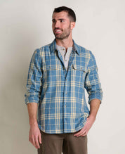 msg:Alessandro is 5'10 ½" and is wearing a size medium.