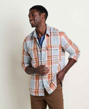 msg:Jamal is 6'2" and is wearing a size medium.