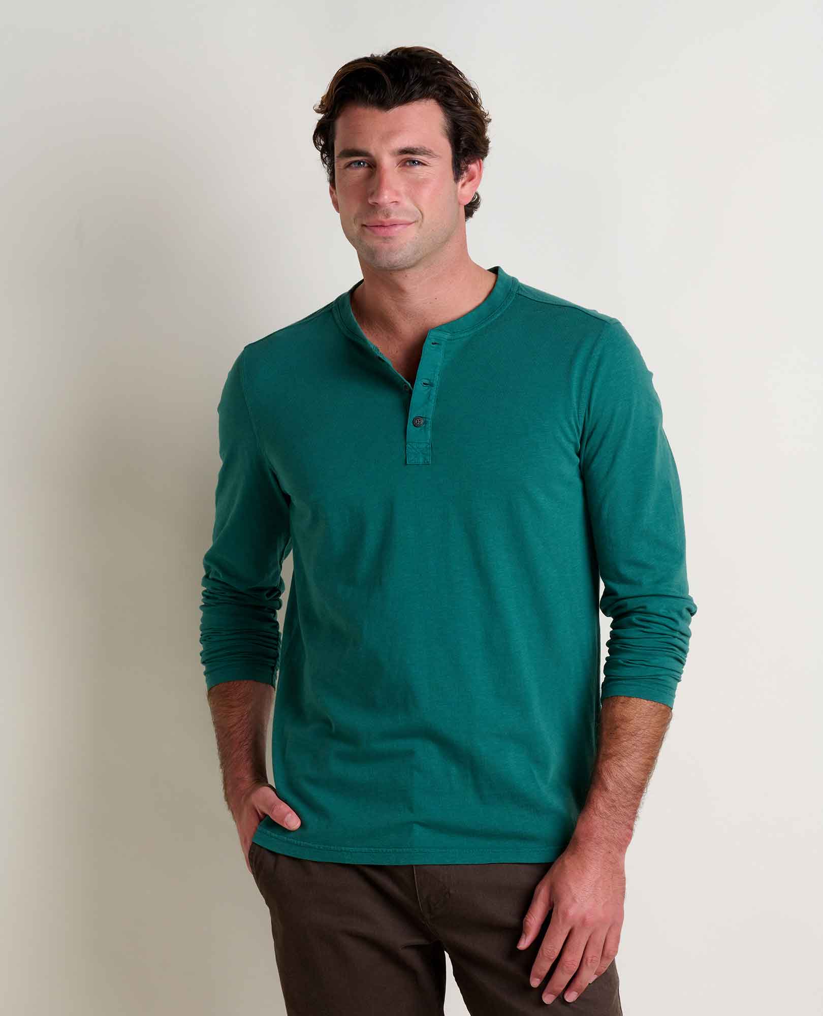 msg:Jacob is 6'1 ½" and is wearing a size medium.
