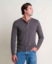 msg:Jacob is 6'1 ½" and is wearing a size medium.