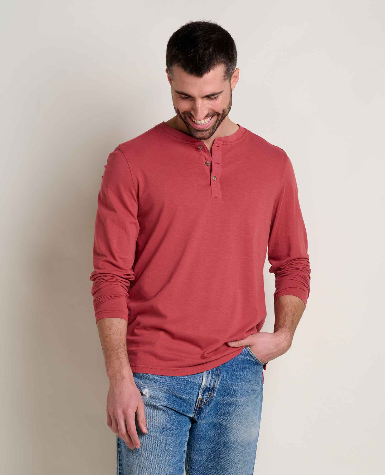 msg:Alessandro is 5'10 ½" and is wearing a size medium.