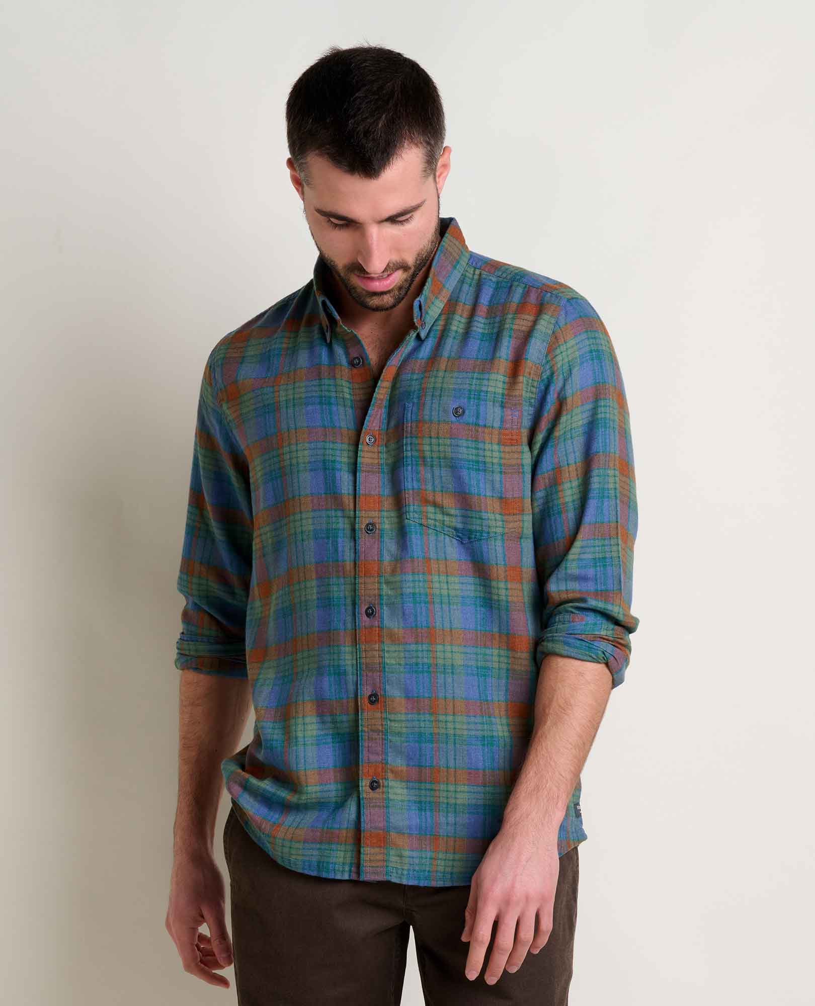 msg:Alessandro is 5'10 ½" and is wearing a size medium.