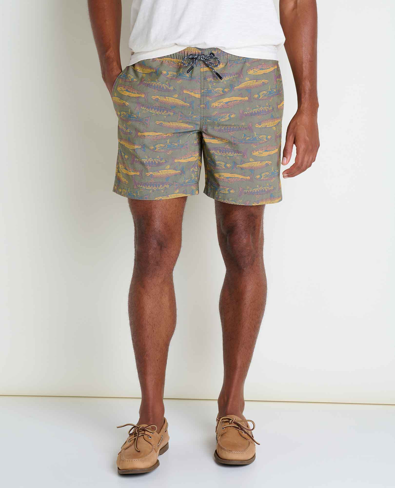 msg:Adom is 6'2" and is wearing a size medium.