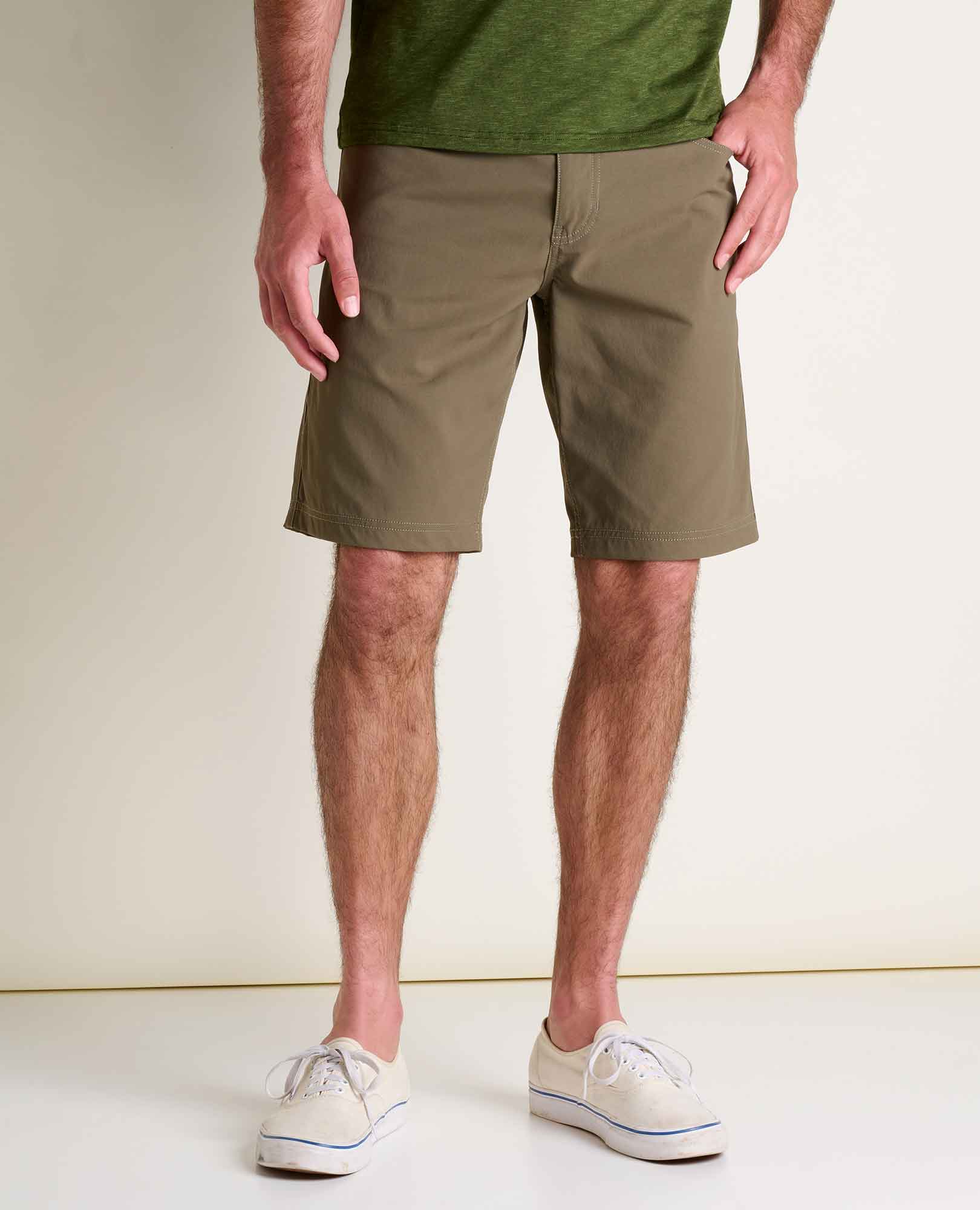 msg:Jacob is 6'1 ½" and is wearing a size 32.