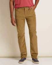msg:Adom is 6'2" and is wearing a size 32.