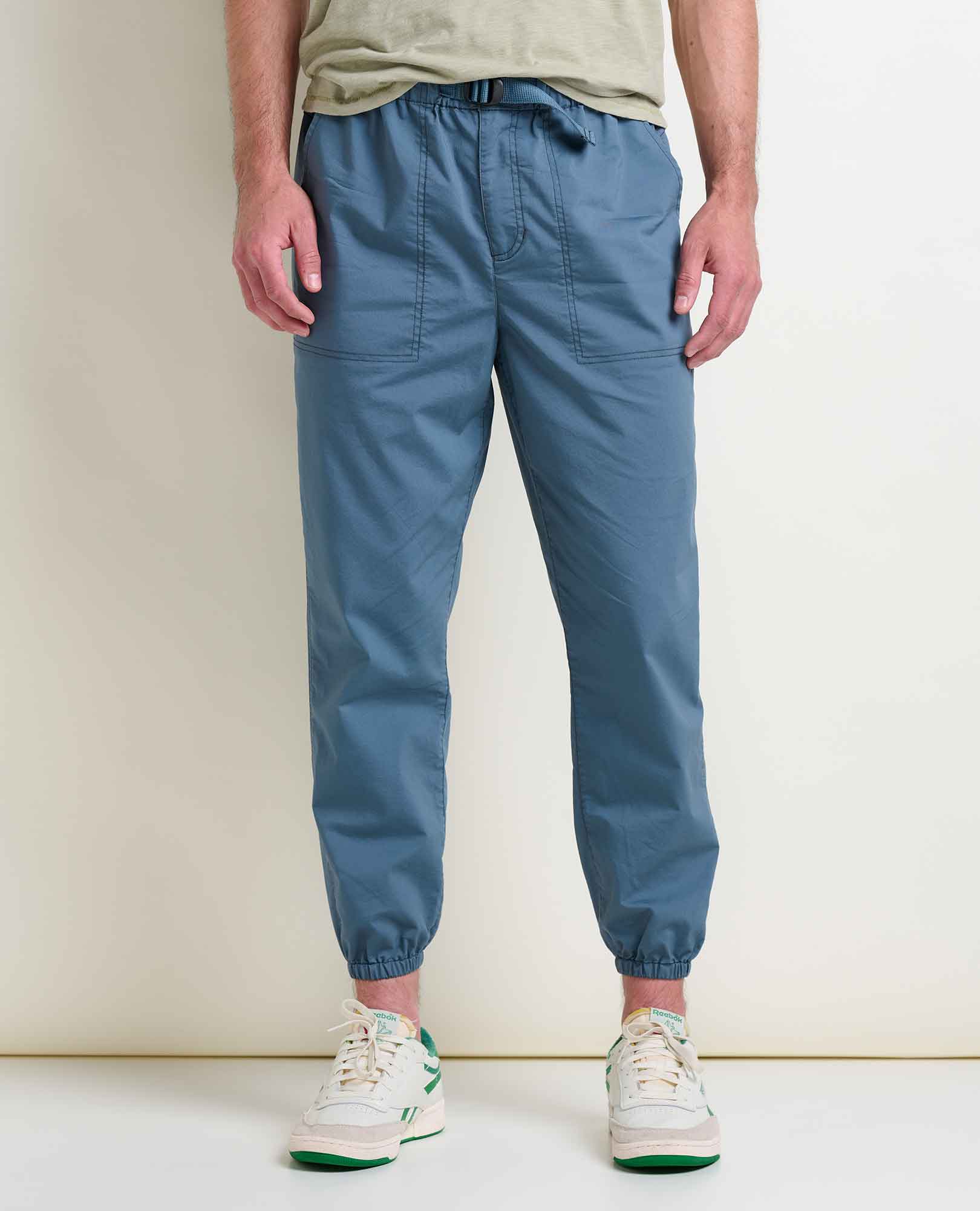 msg:Craig is 6'1" and is wearing a size Medium.