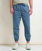 msg:Craig is 6'1" and is wearing a size Medium.
