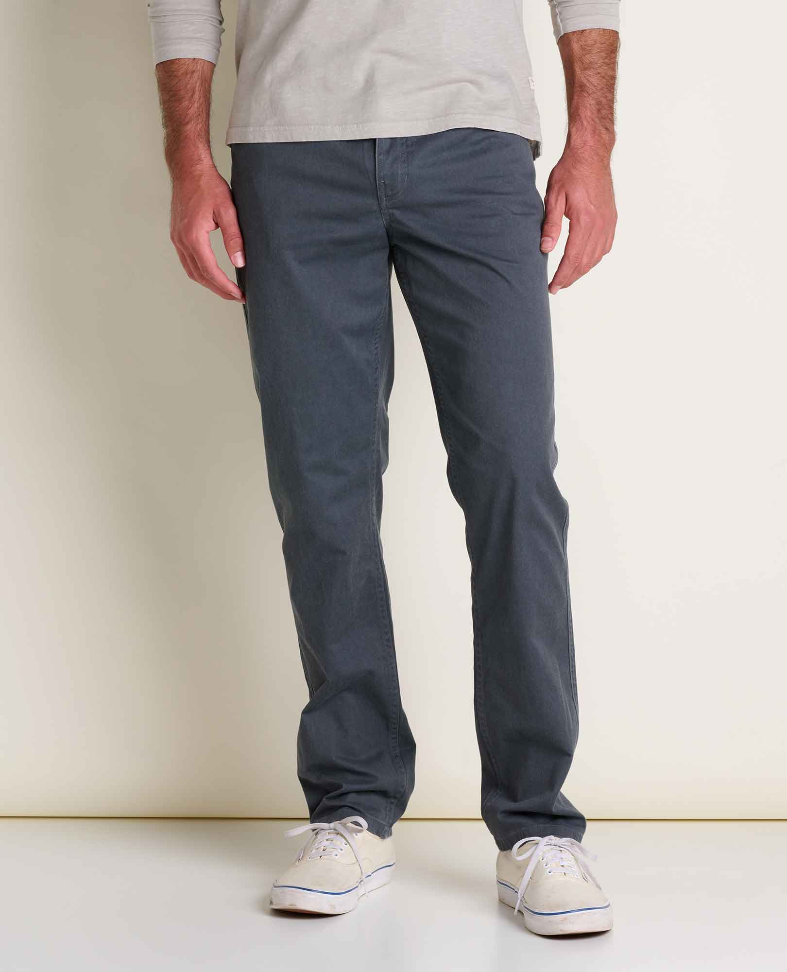 msg:Jacob is 6'1 ½" and is wearing a size 32x32.